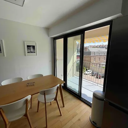 4 Bedroom - Near Docks And Metro Apartamento